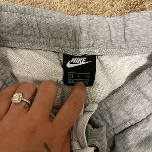 GRAY NIKE SWEATS